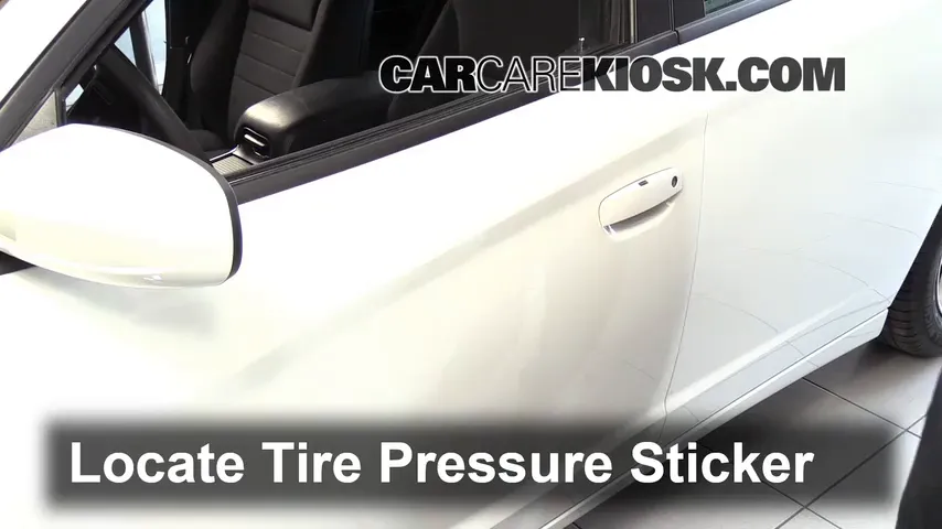 2013 Dodge Charger SE 3.6L V6 FlexFuel Tires & Wheels Check Tire Pressure